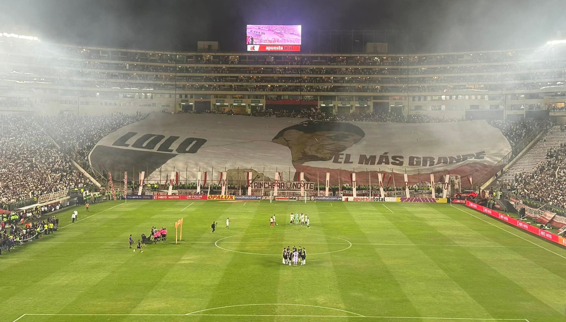 7. El Clásico Del Fútbol Peruano: Universitario Vs. Alianza Lima (Peru)