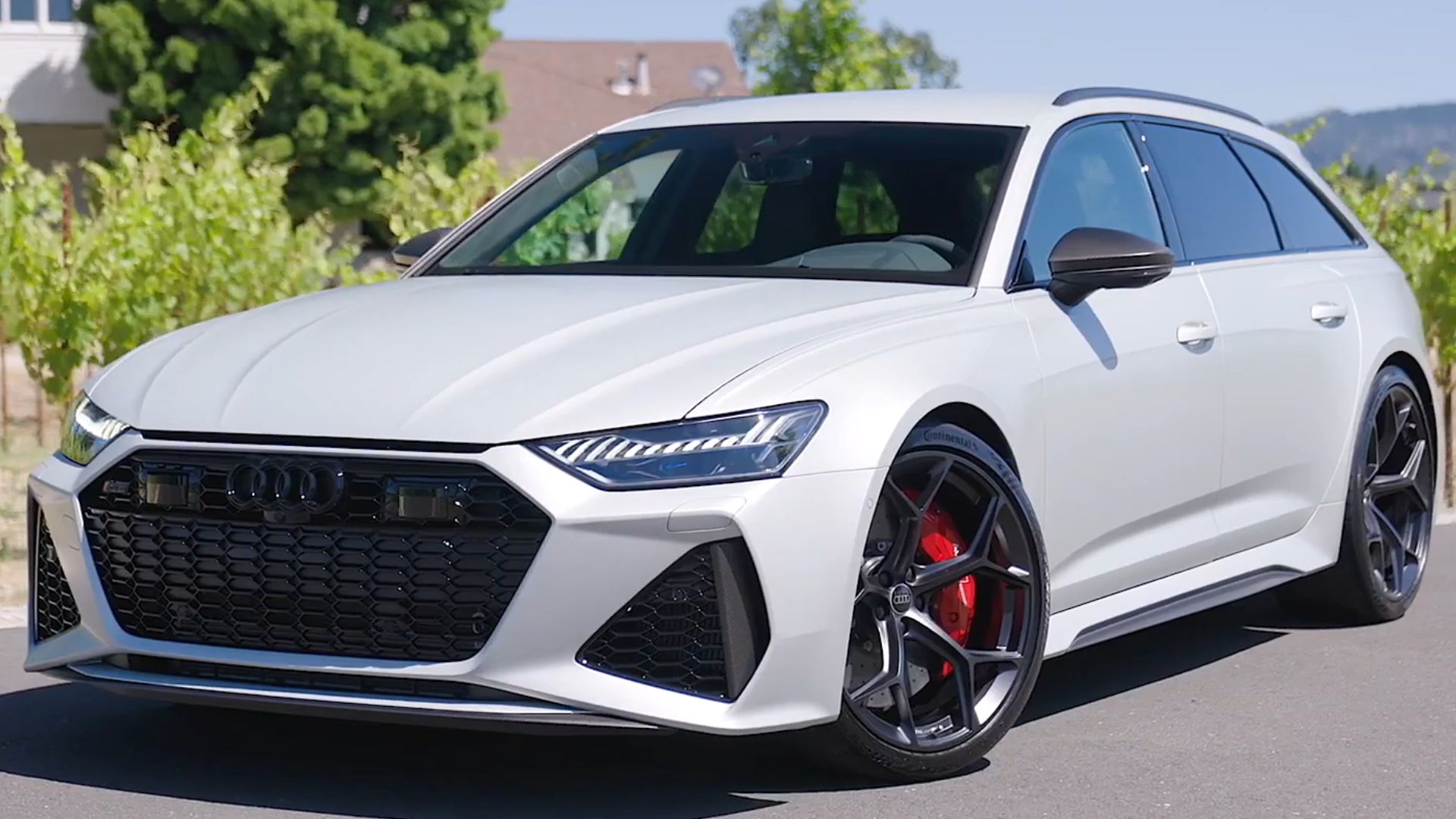 1. 2024 Audi RS6 Avant