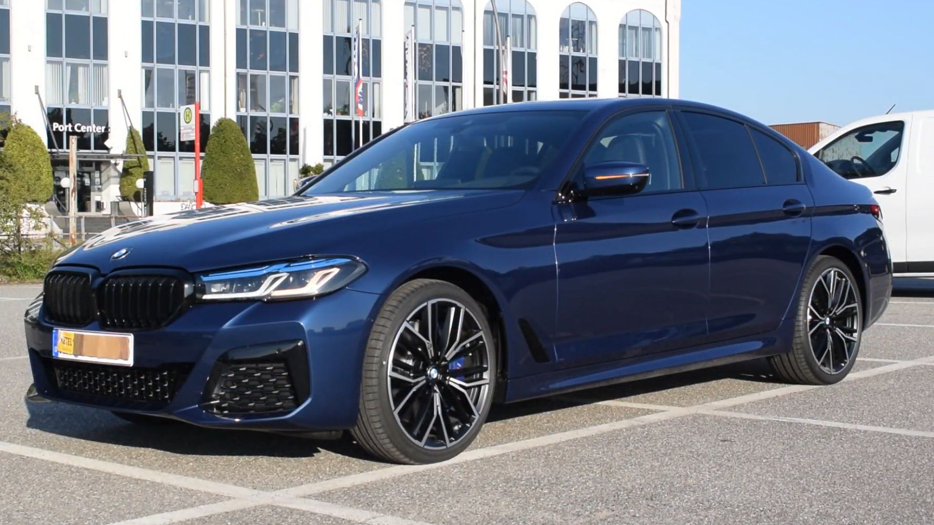 16. BMW 540i RWD (G30 LCI)