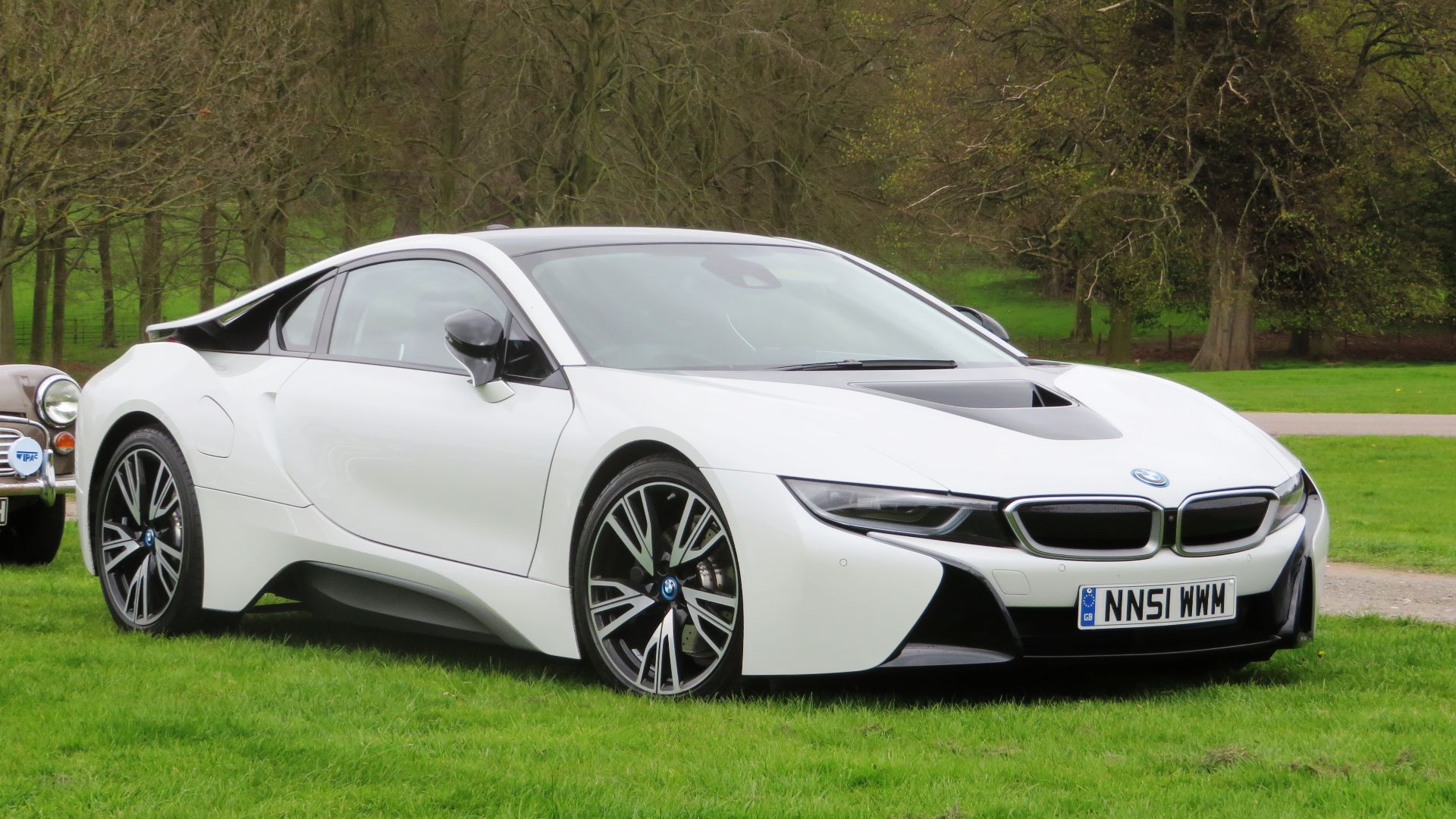 2. BMW i8