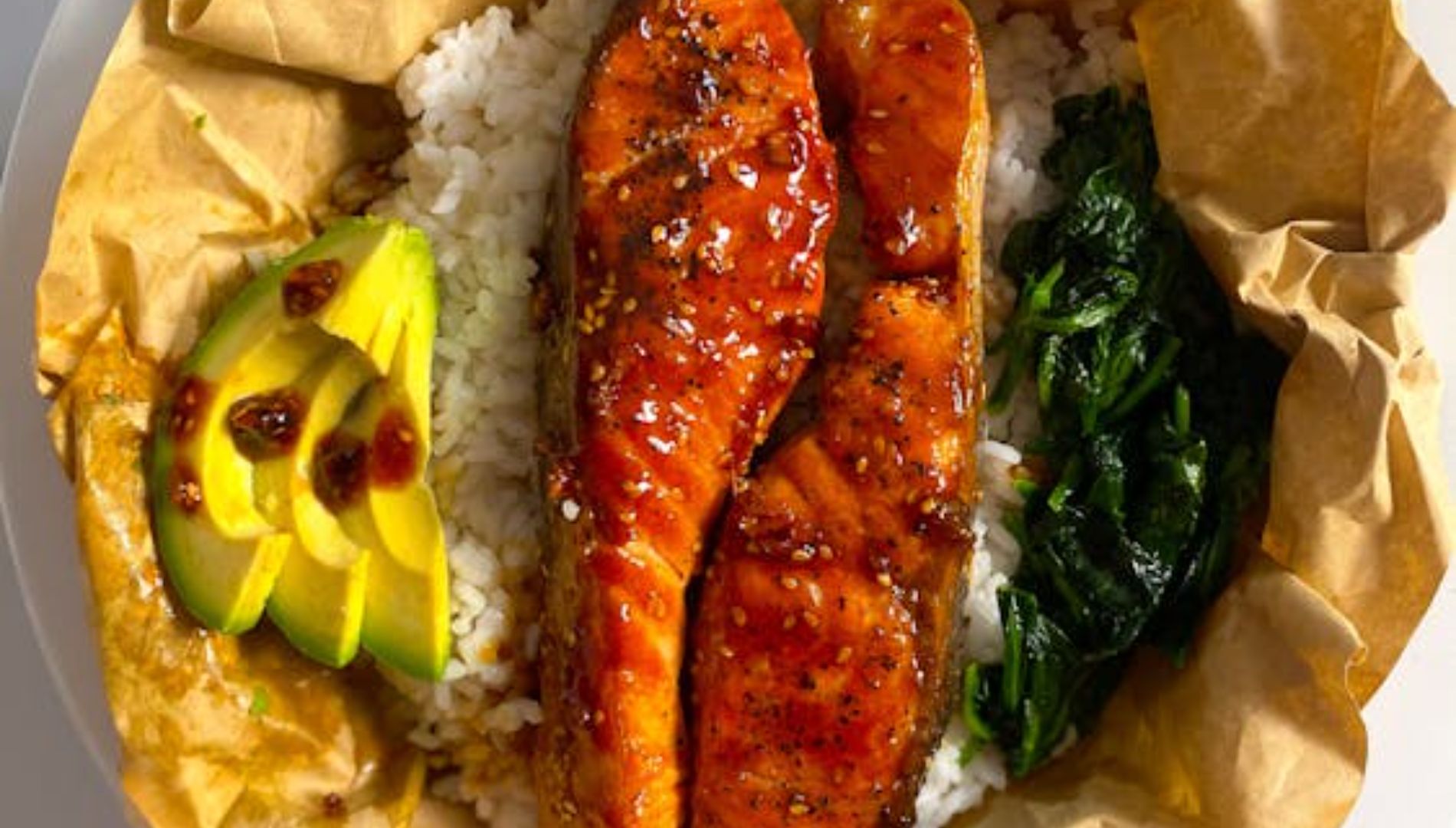 Filet de saumon au four, riz et légumes verts