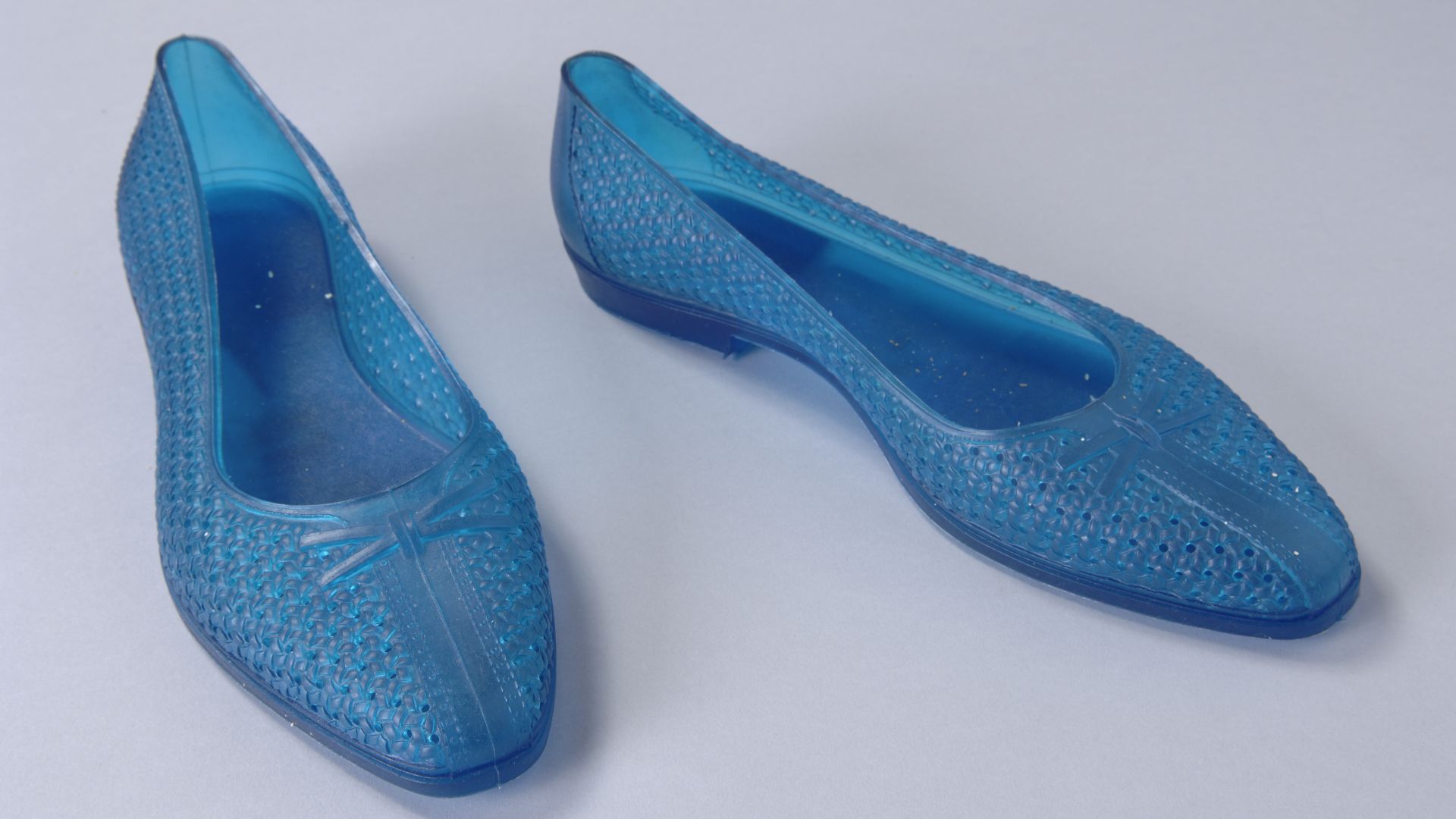 3. Sandales en plastique