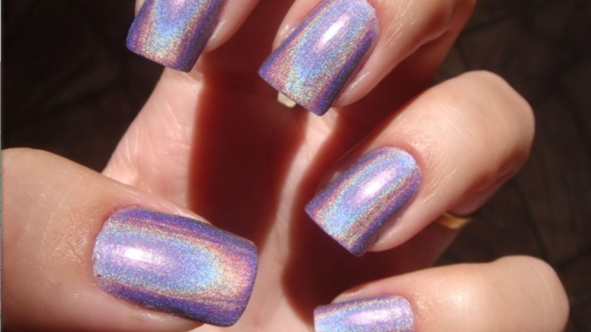 10. Vernis à ongles holographique