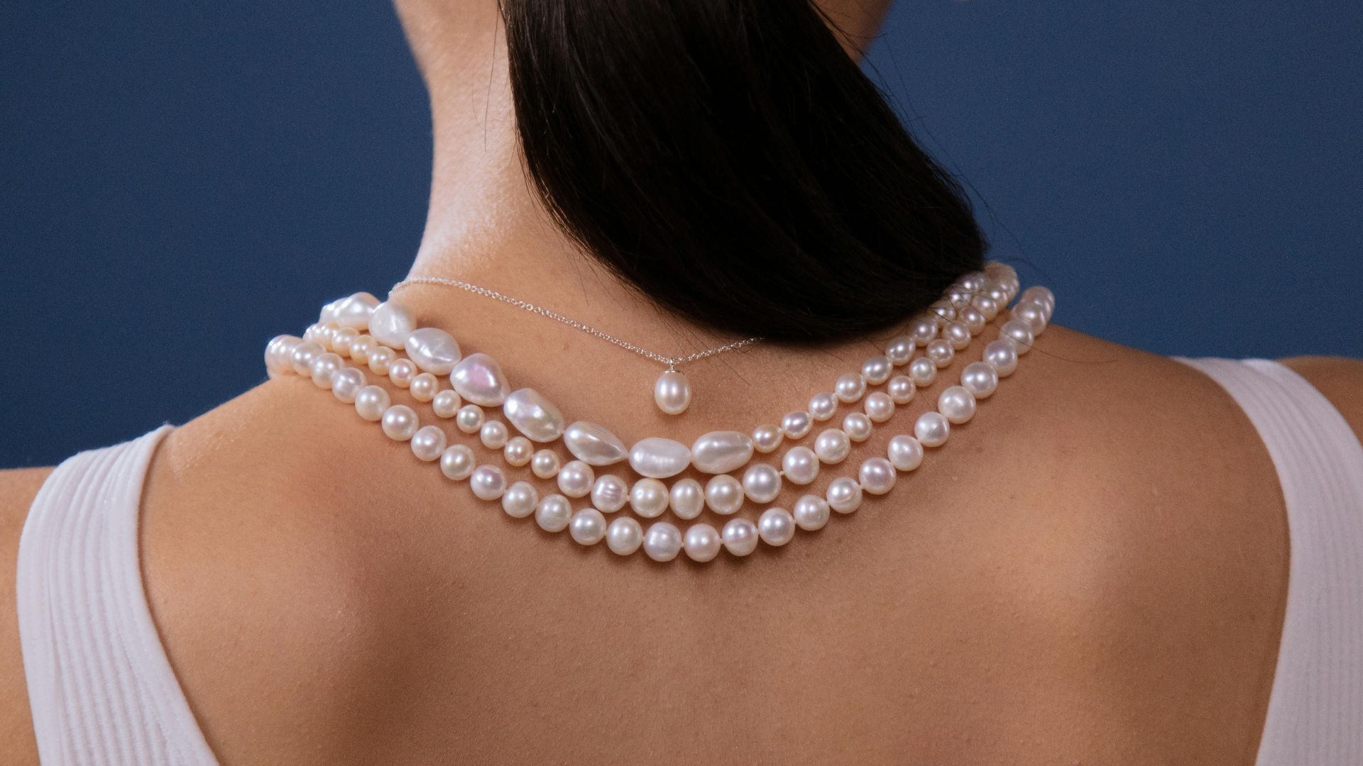 4. Colliers de perles bouclés