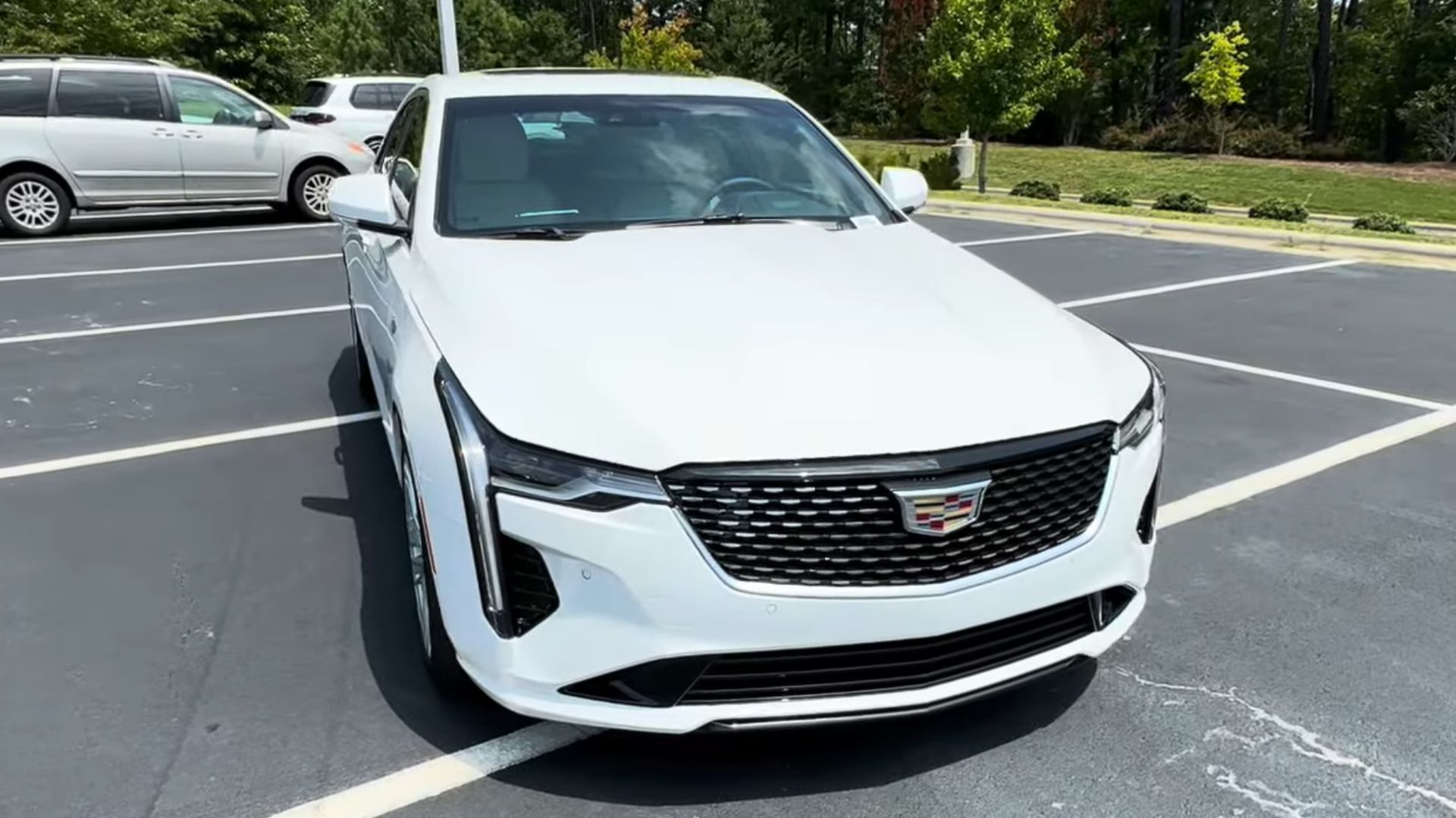 2. Cadillac CT4 2025 : 34 000$