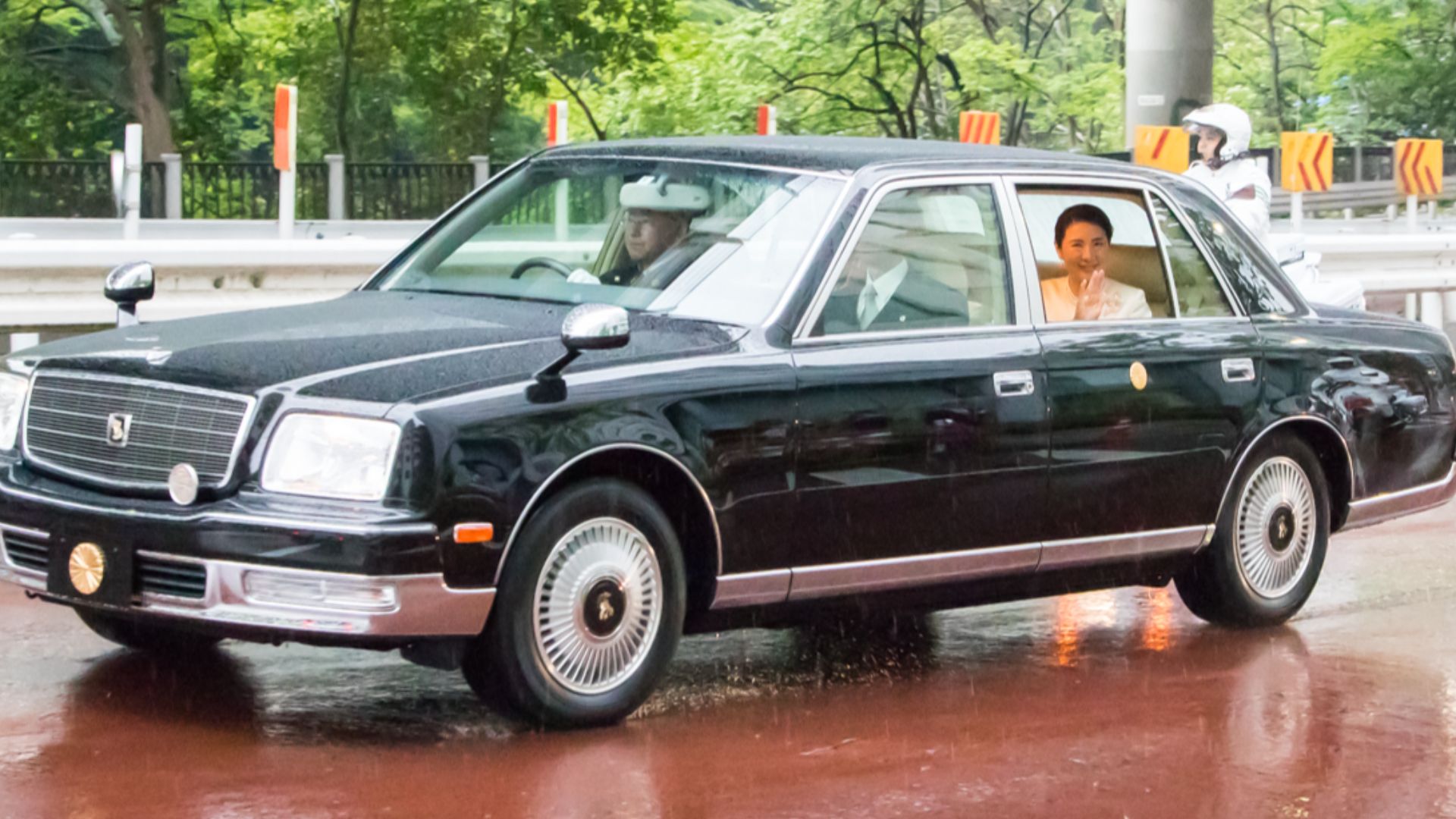 20. Toyota Century Royal