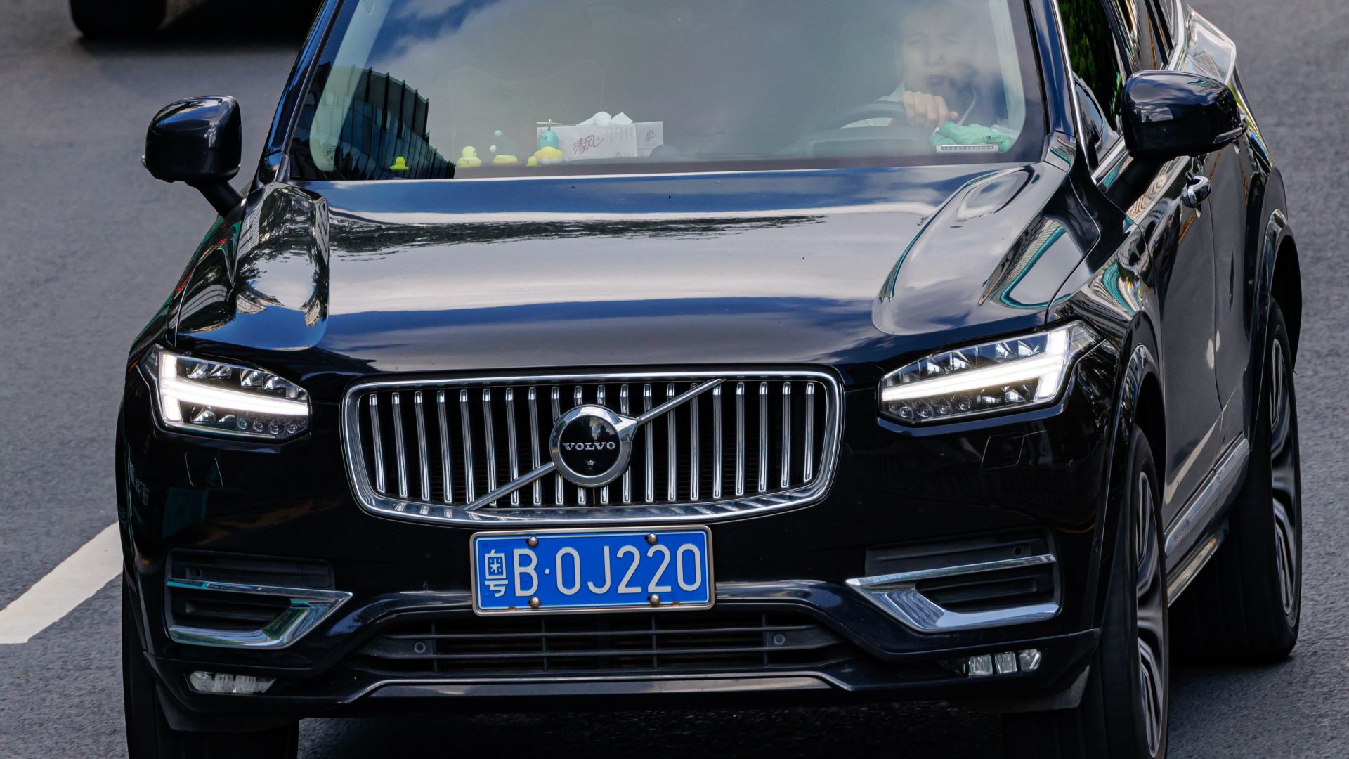 2. Volvo XC90
