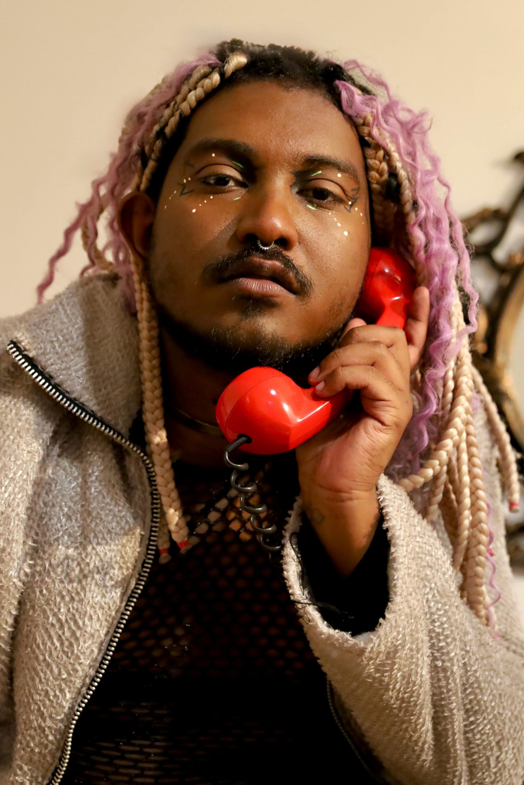 Les piercings faciaux multiples