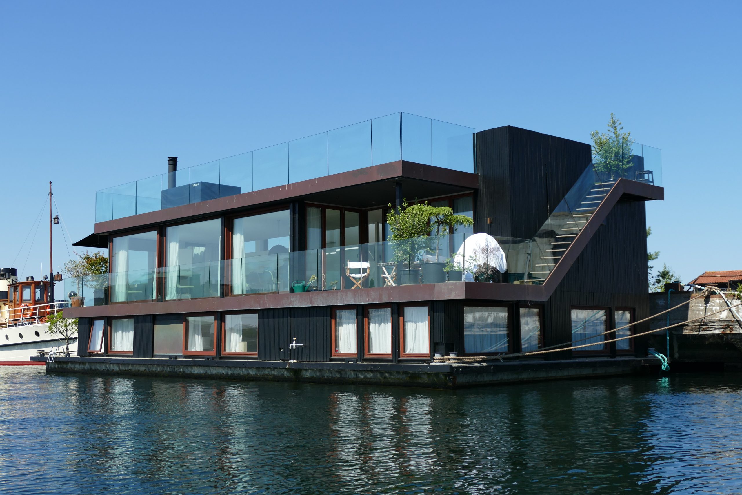Une maison dans un bateau au Canada