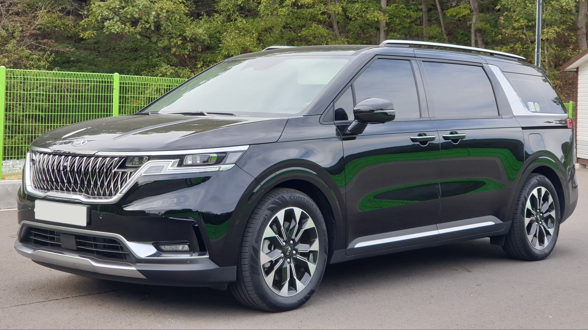 4. Kia Carnaval
