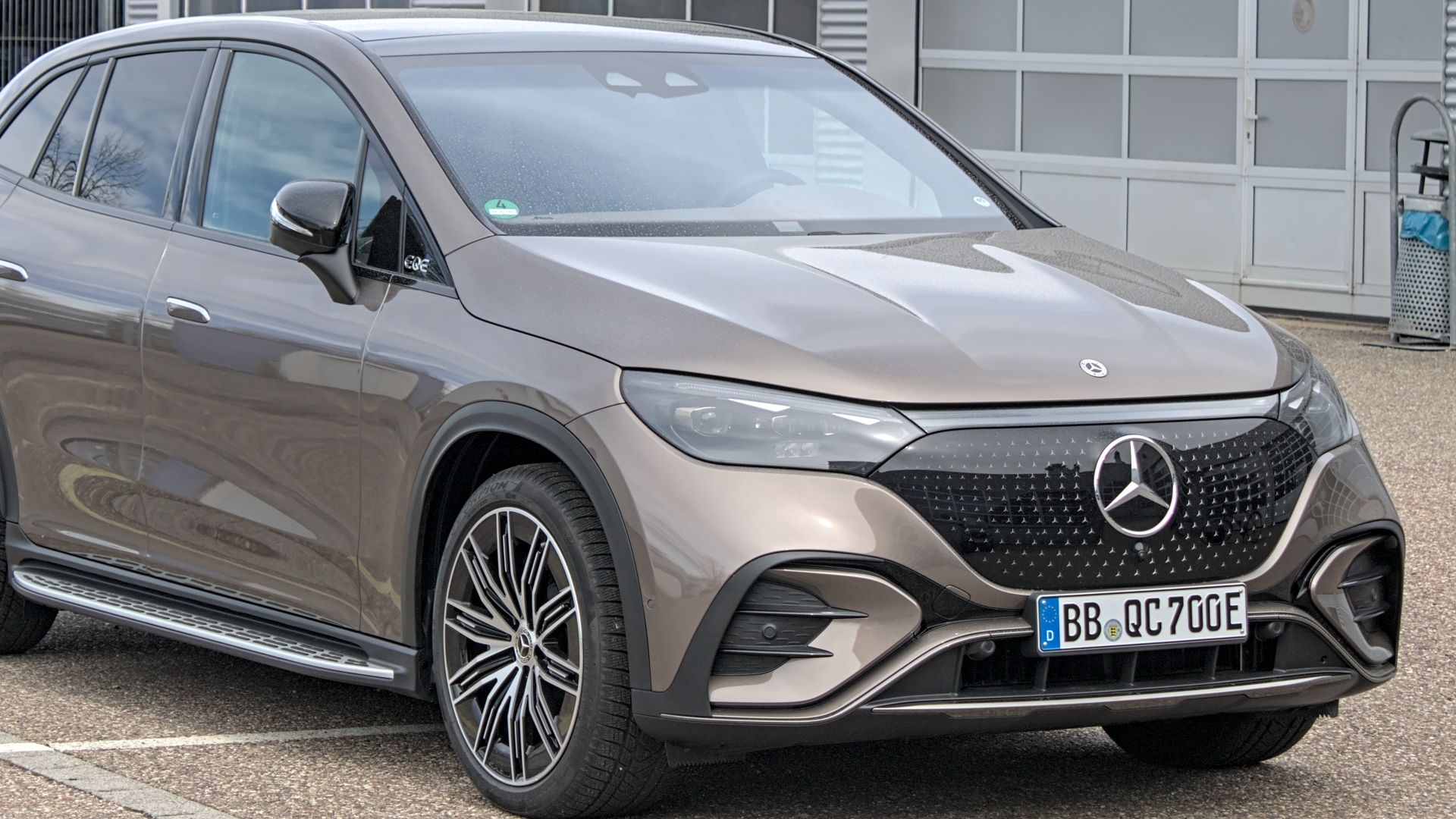 7. Mercedes-Benz EQE SUV