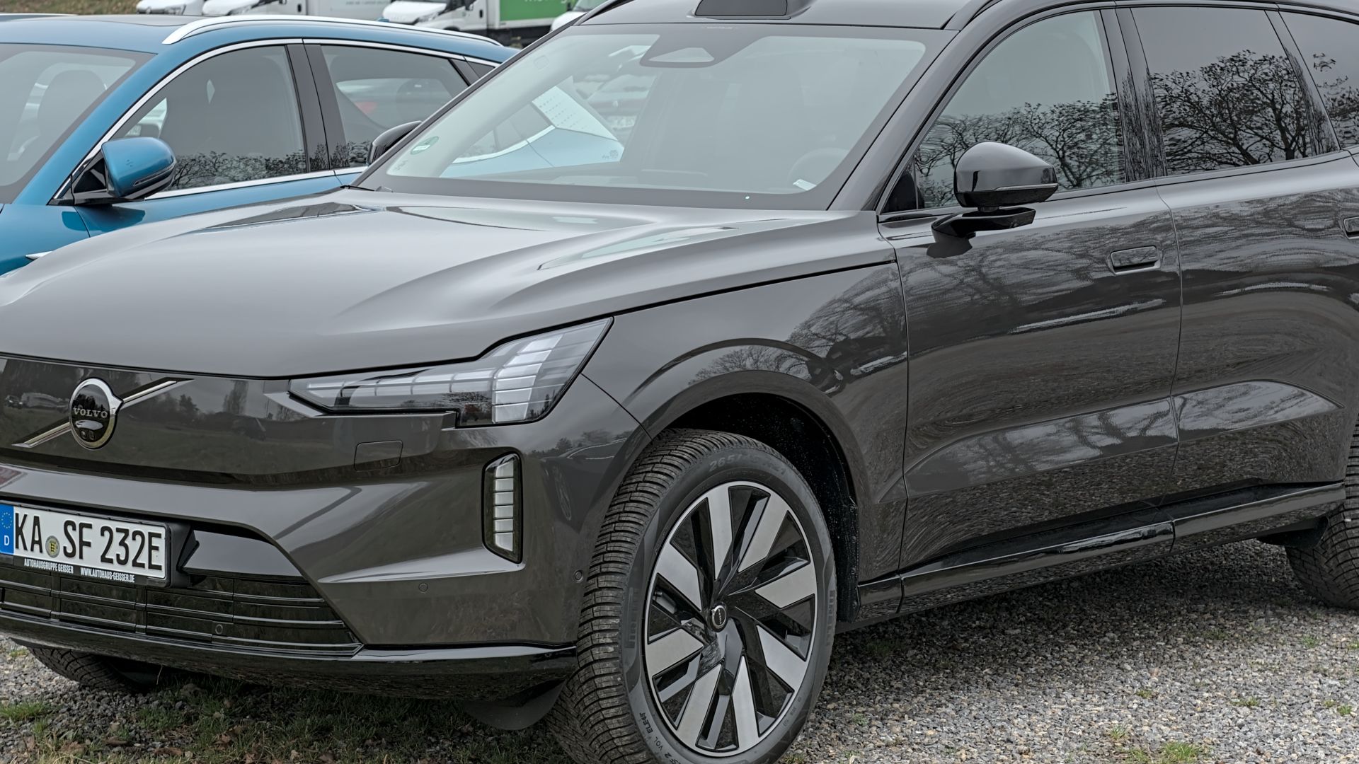 8. Volvo EX90