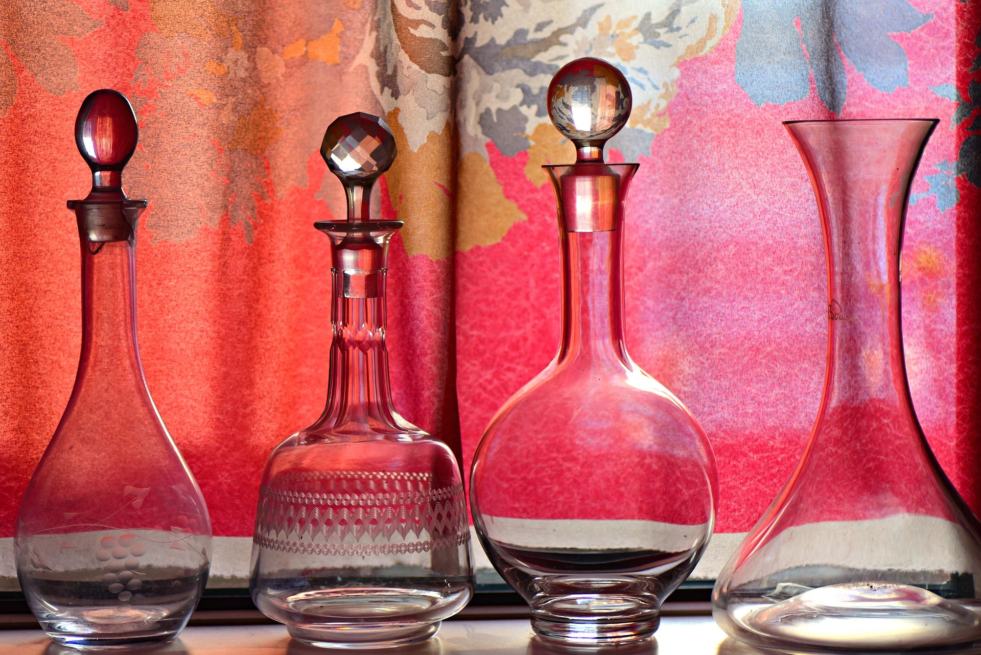Elegant Wine Decanter With Stopper