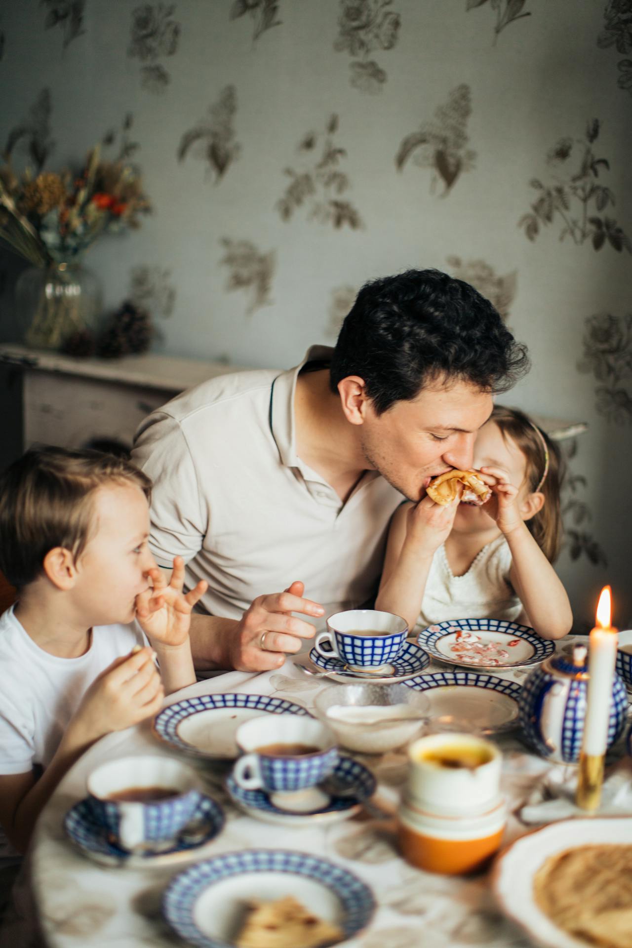 Screen-Free Dinner Time