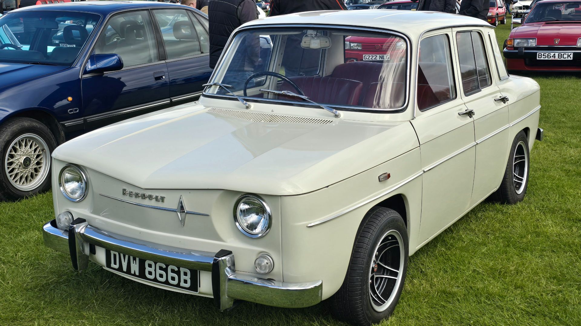 7. Renault 8