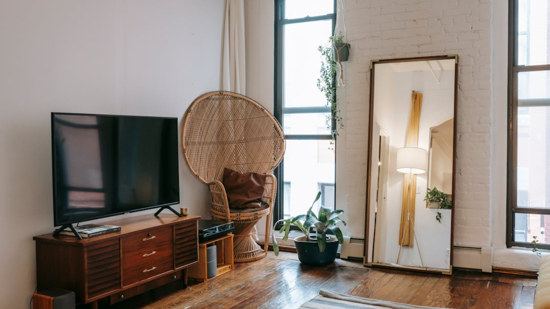 Creative Ways To Add Mirrors To Your Interior Decor