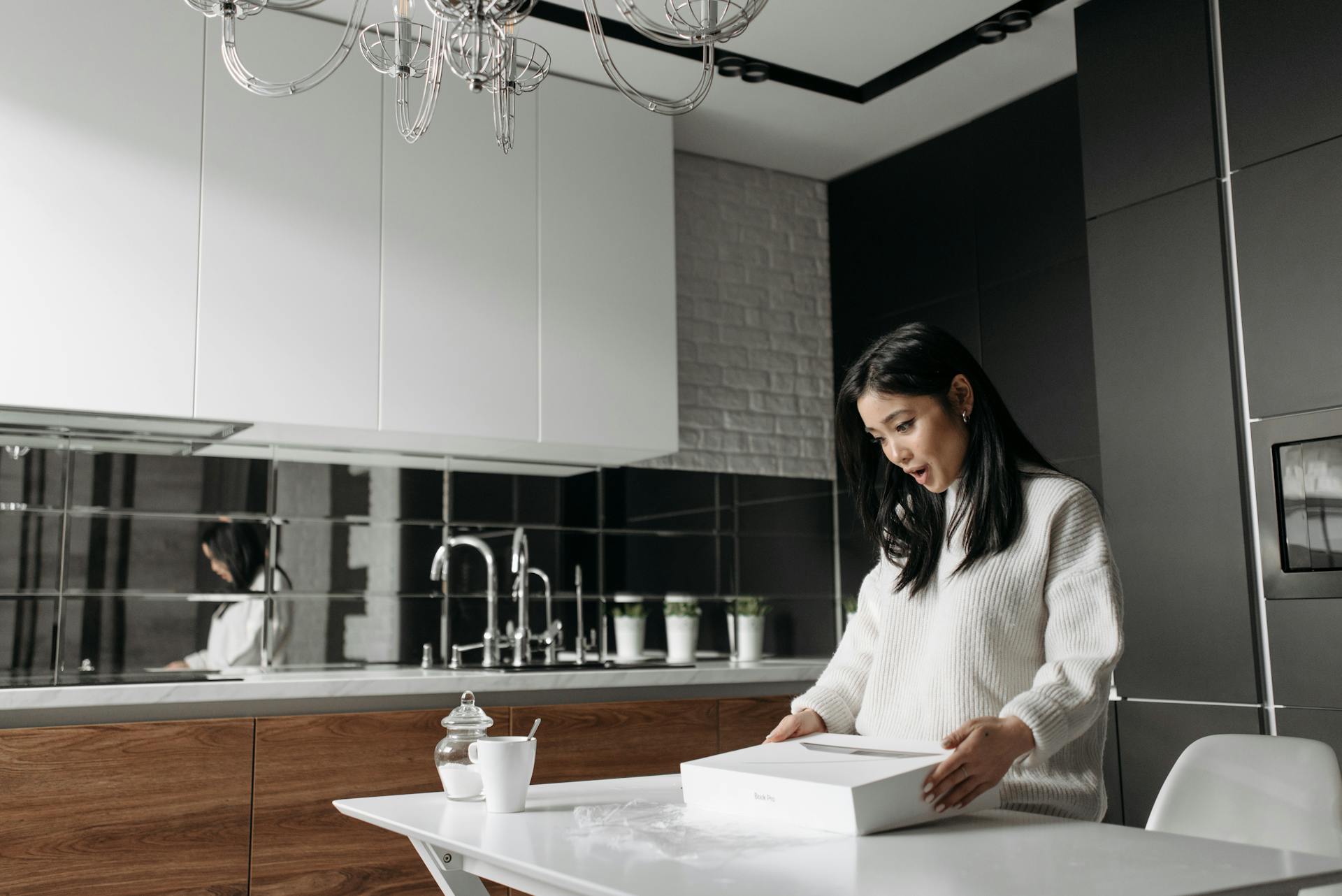 Install A Mirrored Backsplash In The Kitchen