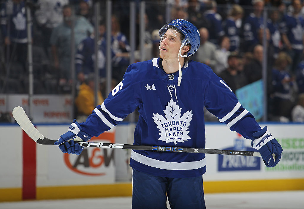 Mitch Marner is considering a two-year contract (to sign for a higher price afterwards)