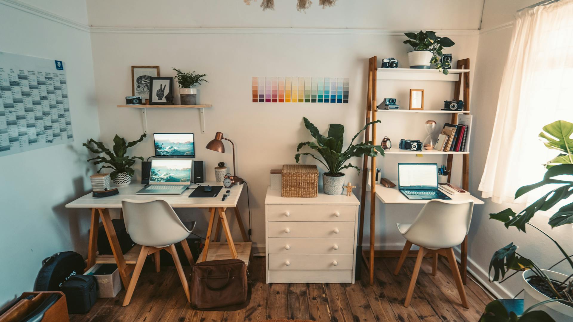 Dual-Purpose Layout With Workspace Nook