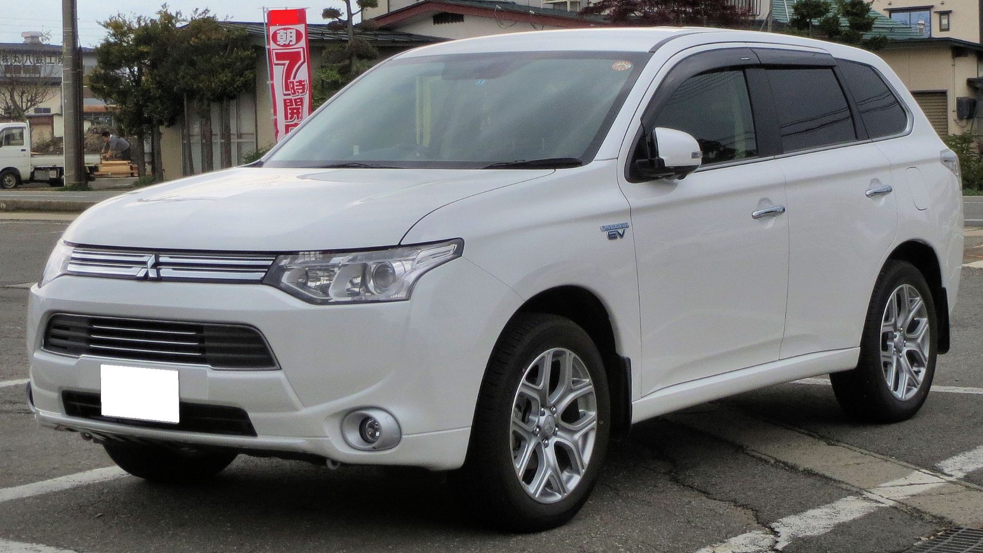 2. Mitsubishi Outlander PHEV