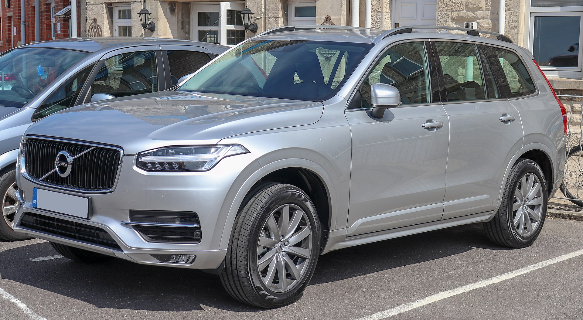 2. Volvo XC90