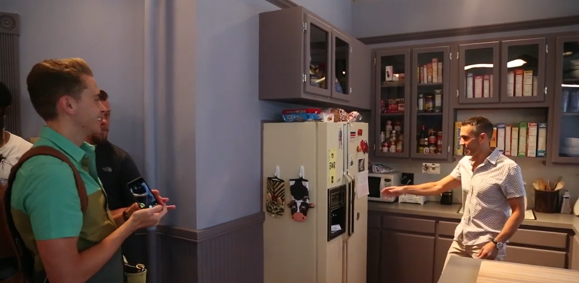 Apartment Kitchen With Loud Entrances: "Seinfeld"