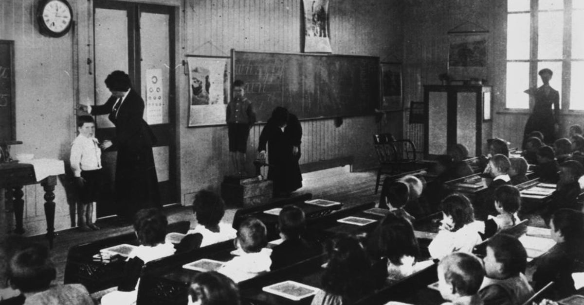 The Rise Of Chalkboards In 19th-Century Classrooms