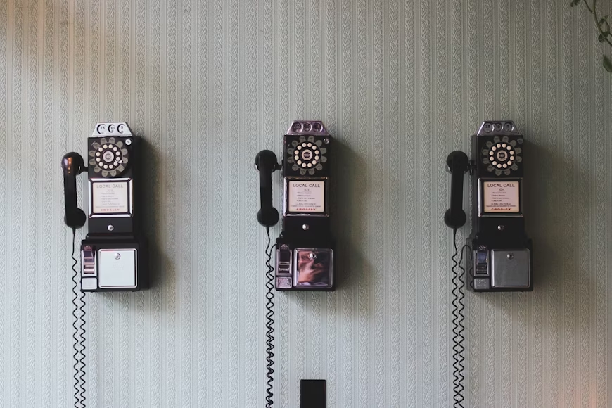 8. Le téléphone