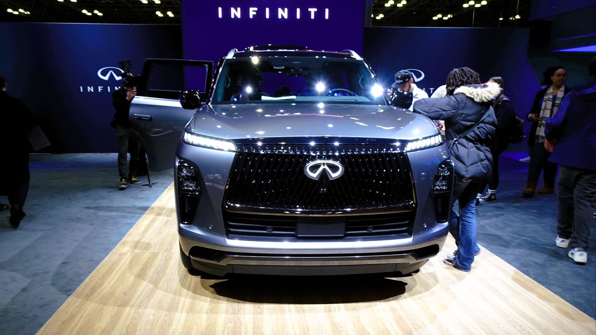 2. Infiniti QX80