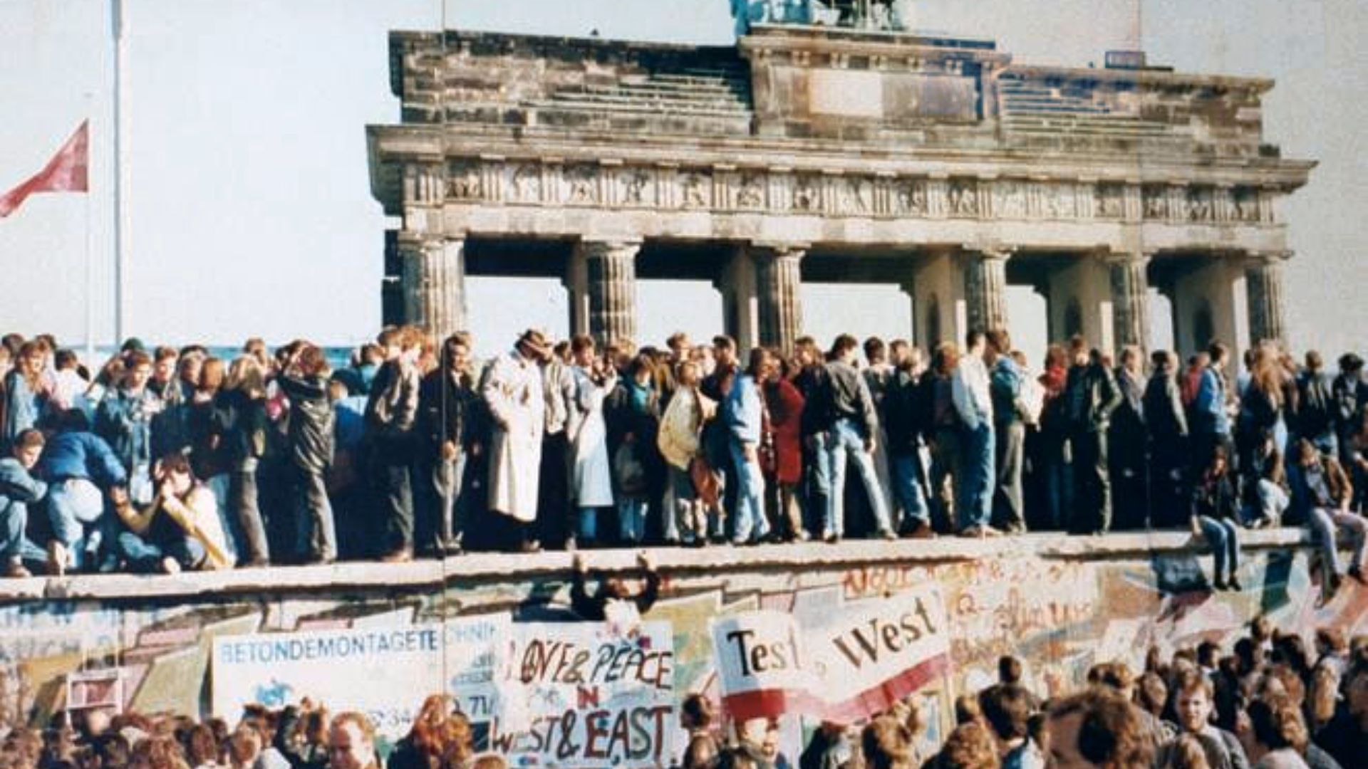 The Fall Of The Berlin Wall (1989)