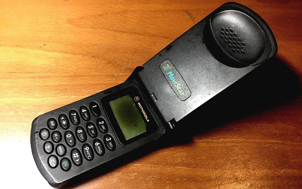 Motorola StarTAC (1996)