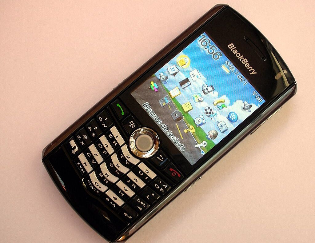 BlackBerry Pearl 8100 (2006)