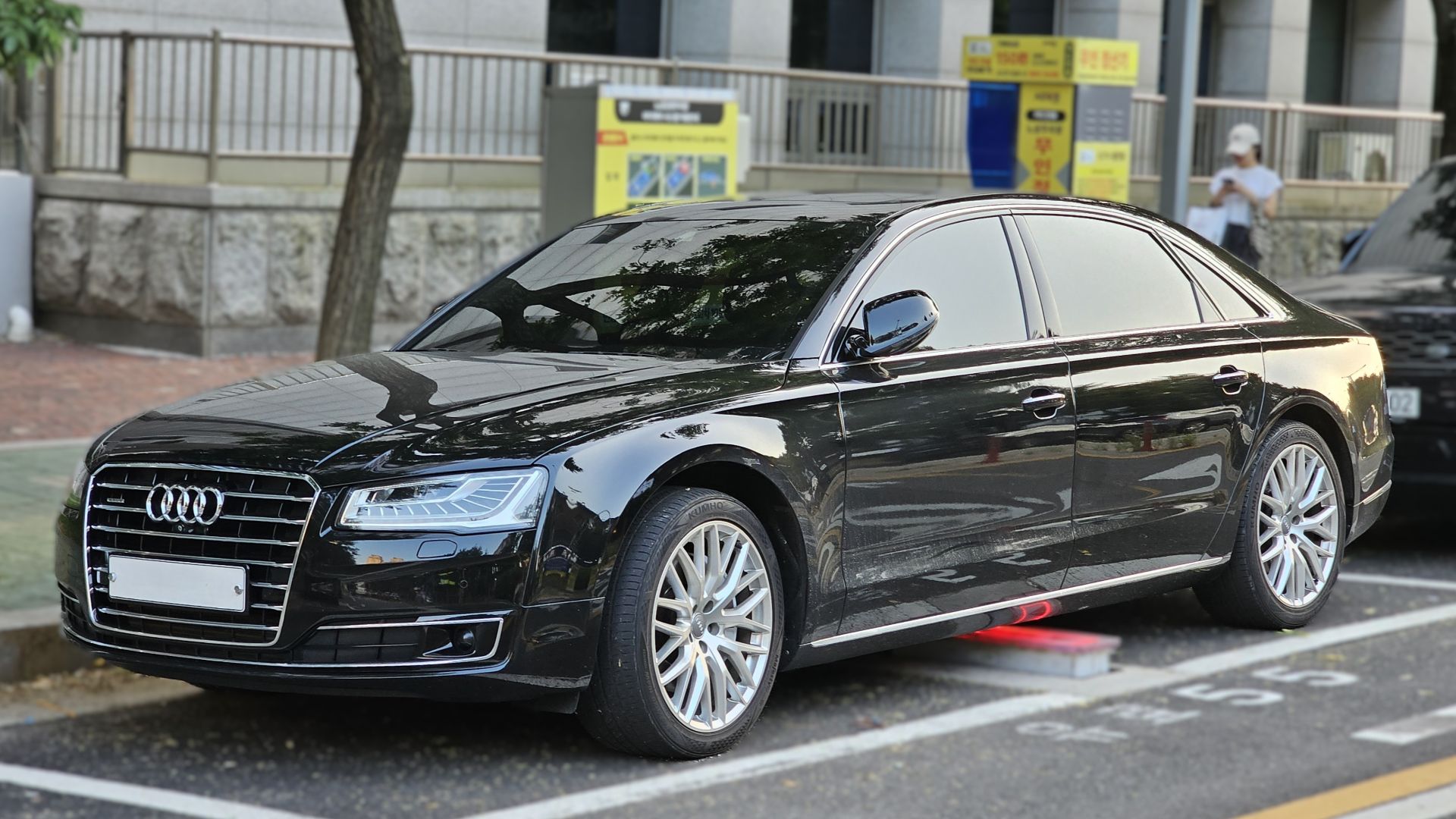 10. 2024 Audi A8 L