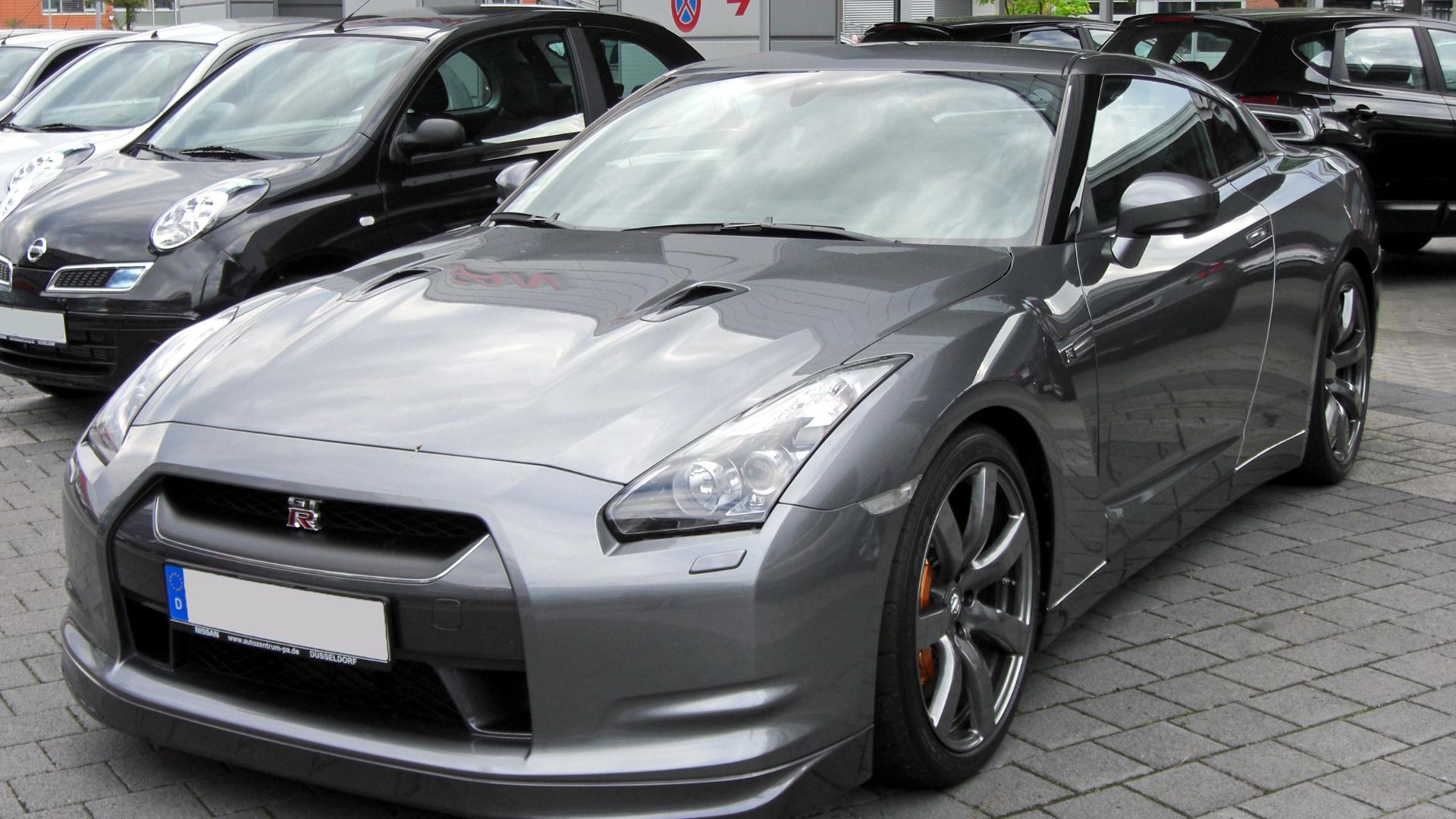4. Nissan GT-R