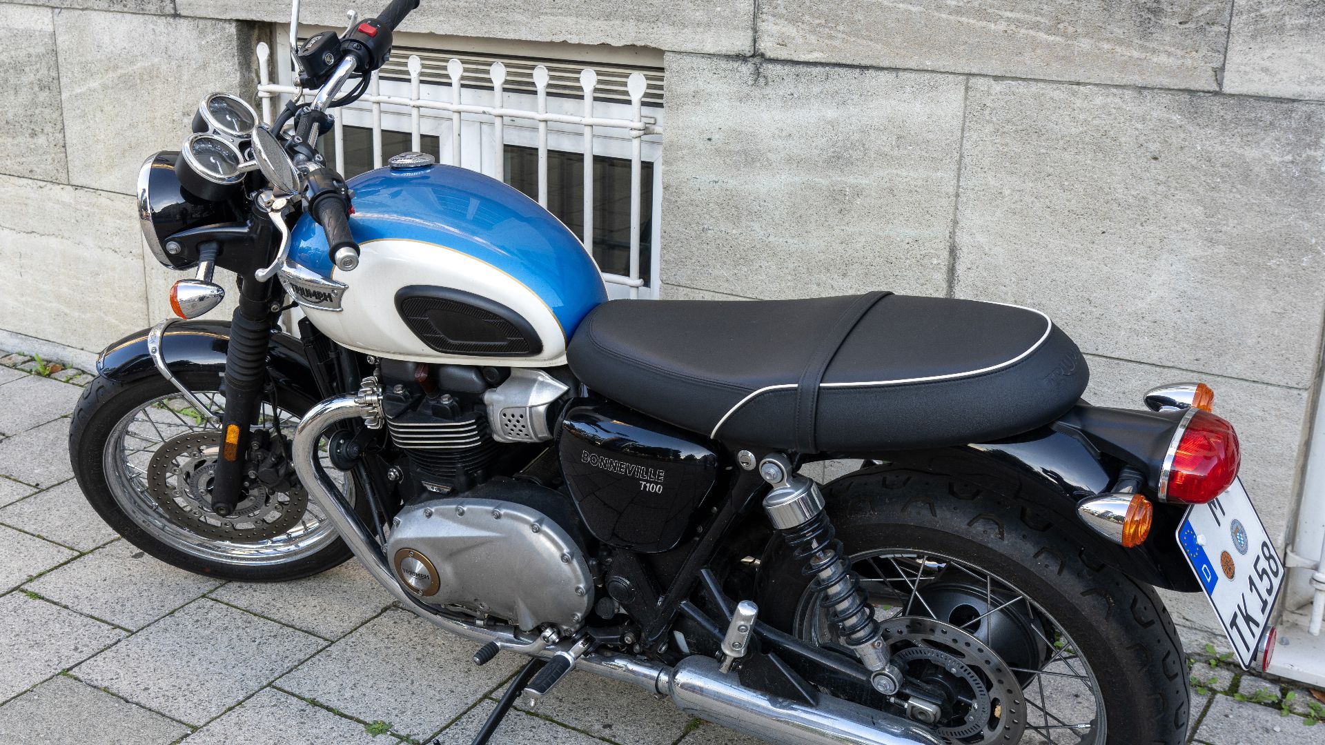 11. Triumph T120 Bonneville