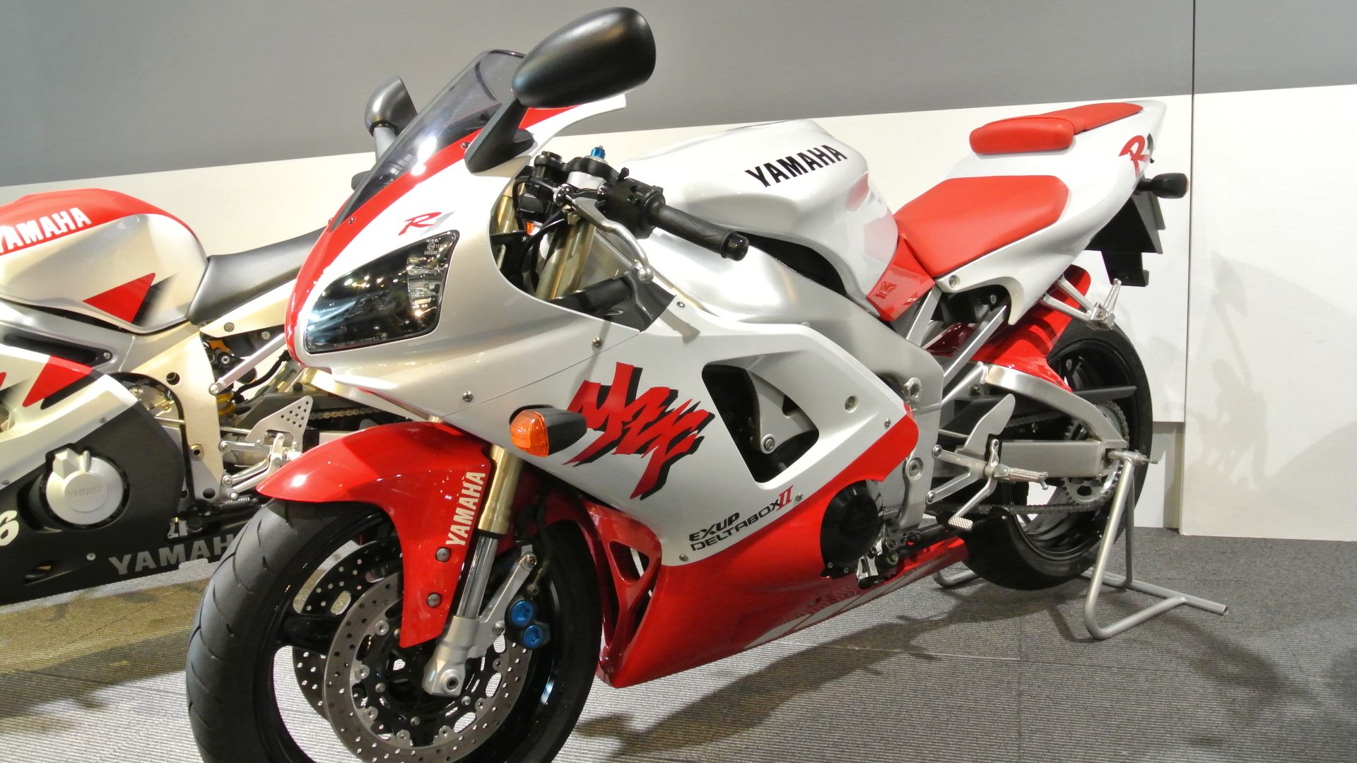 18. 1998 Yamaha YZF-R1