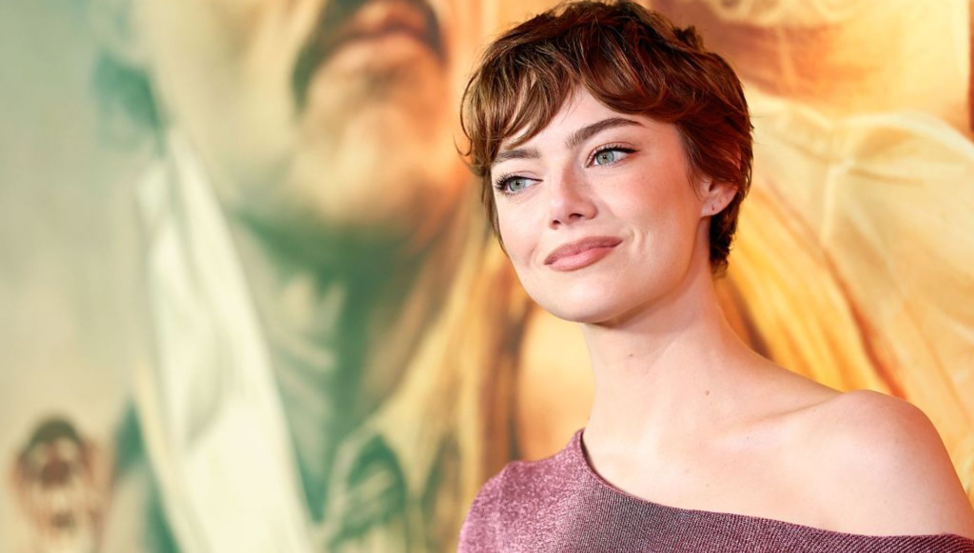 A striking new look for Emma Stone on the Eddington dark carpet