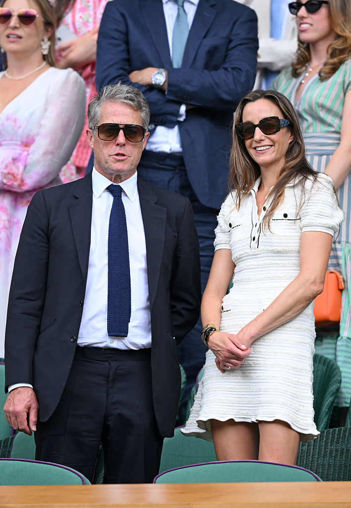 Hugh Grant et Anna Elisabet Eberstein