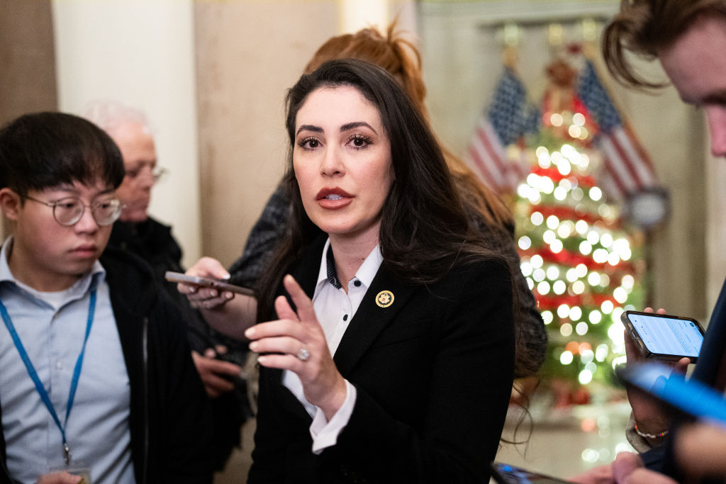 Anna Paulina Luna warns Pam Bondi