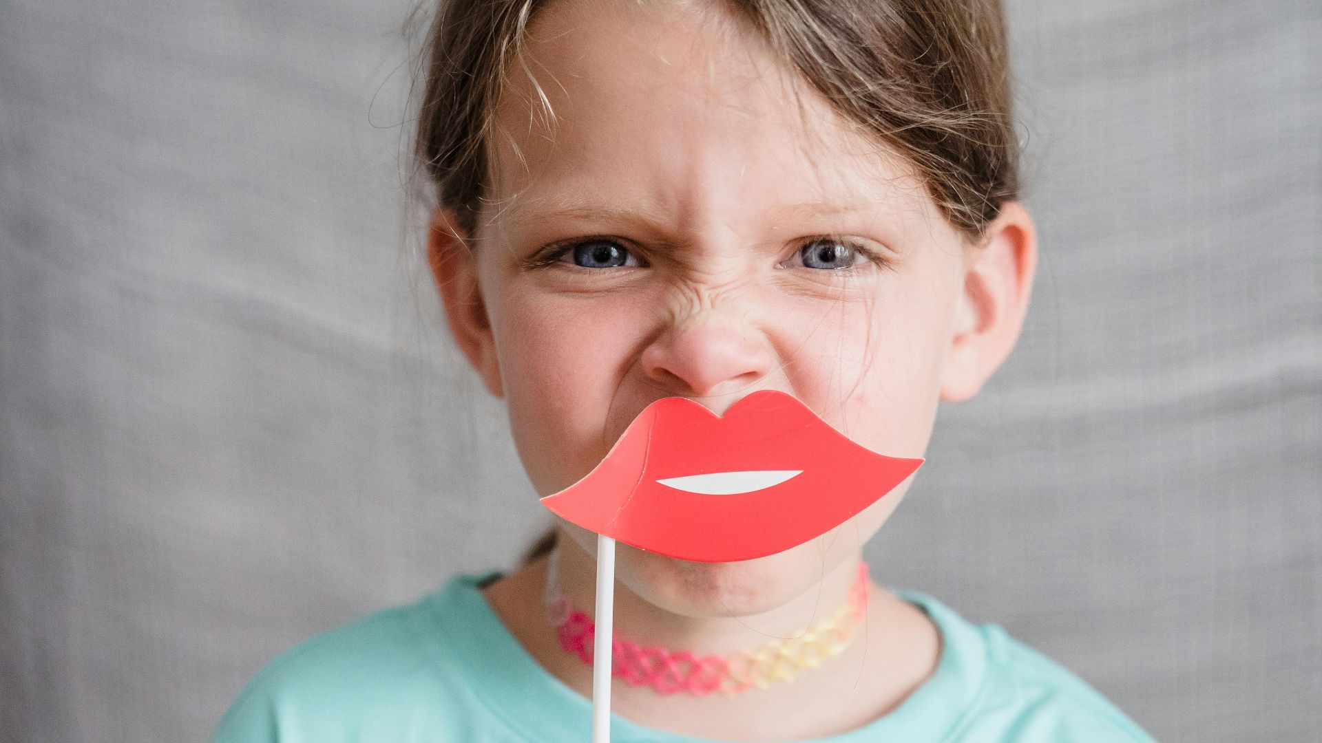 5. Ils surcompensent par leur politesse