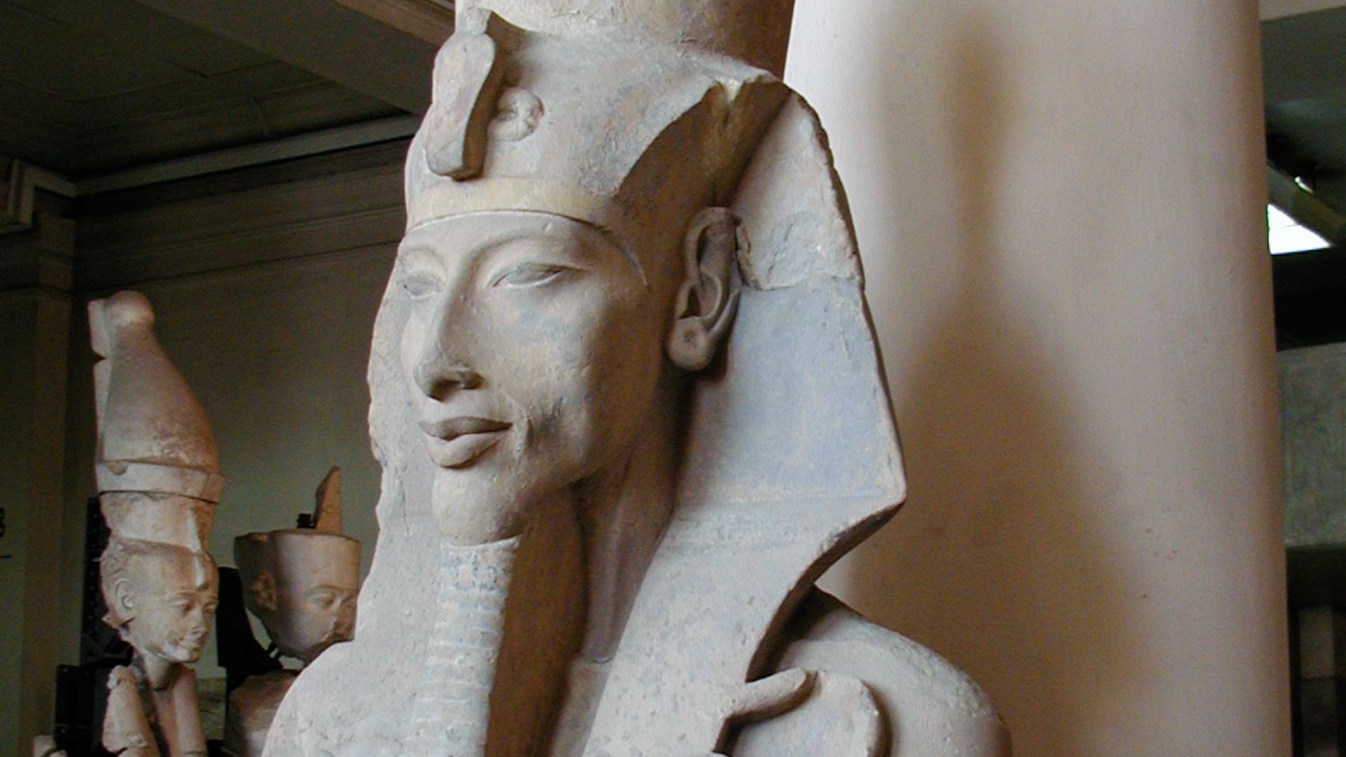 1. Sa filiation est mystérieuse