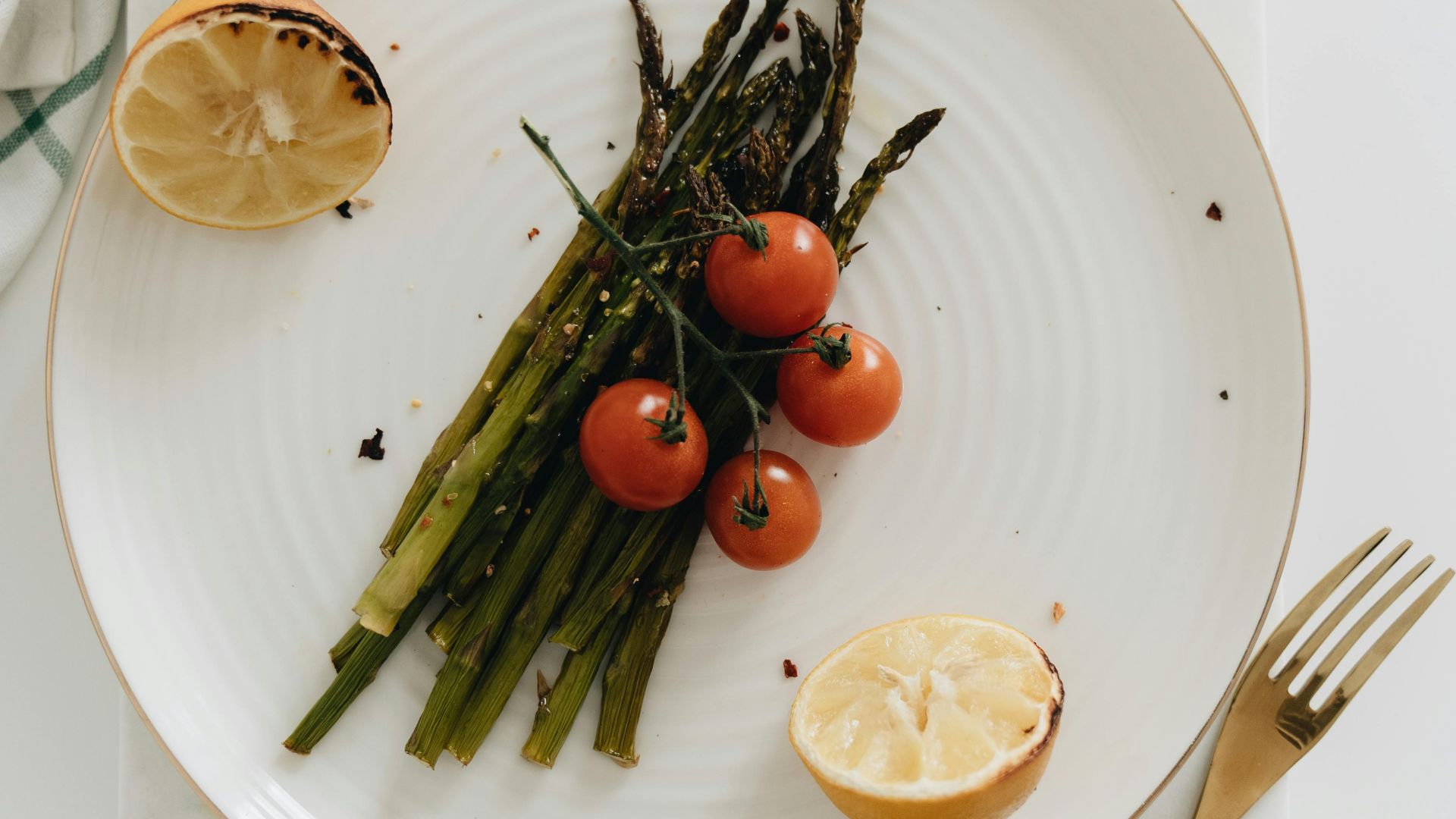 4. Asperges au citron cuites à la vapeur