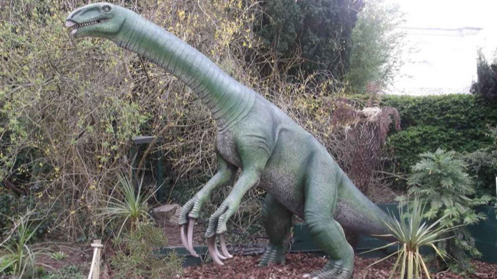 7. Therizinosaurus