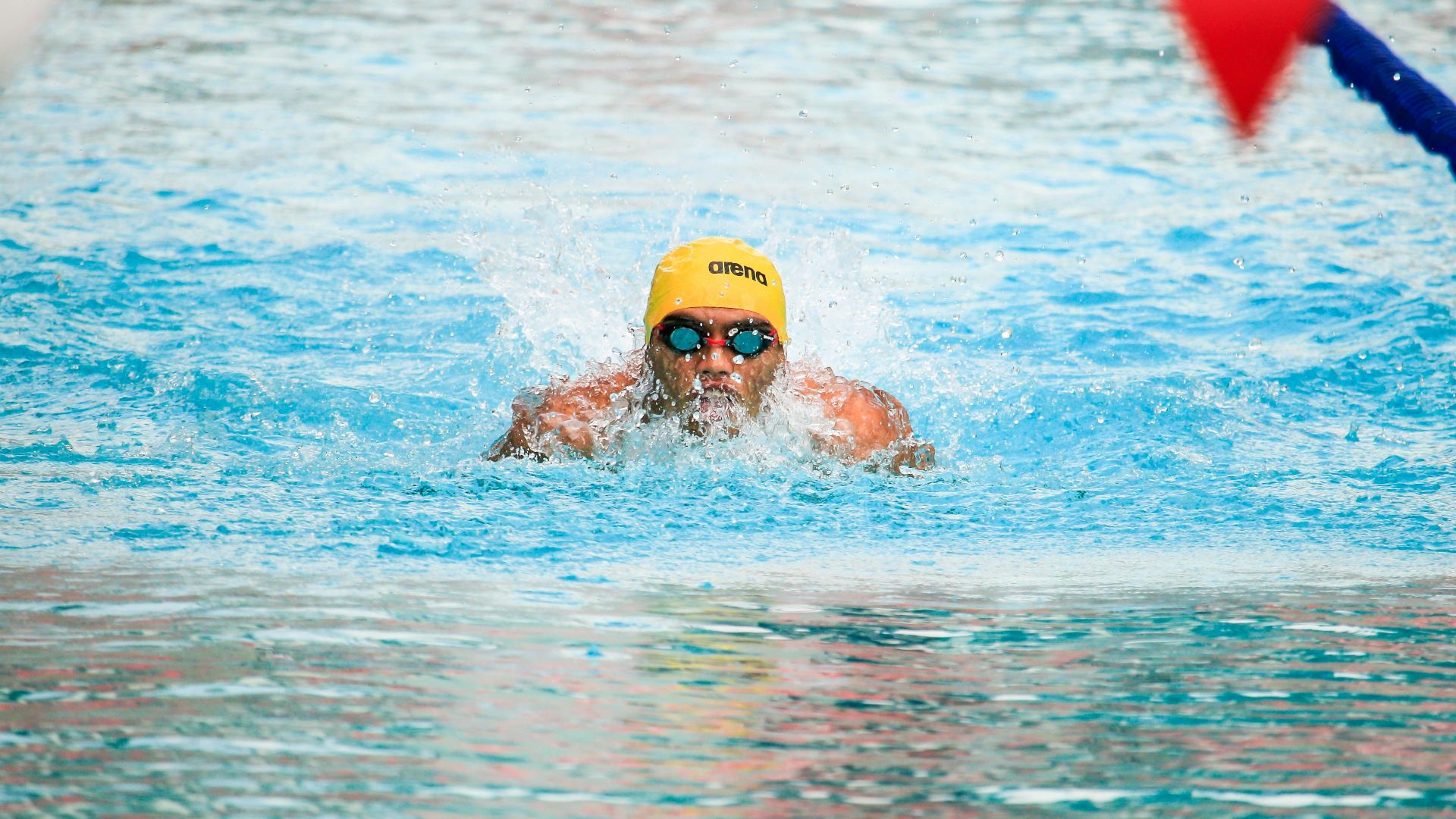 18. Nager au lieu de rester au bord de la piscine