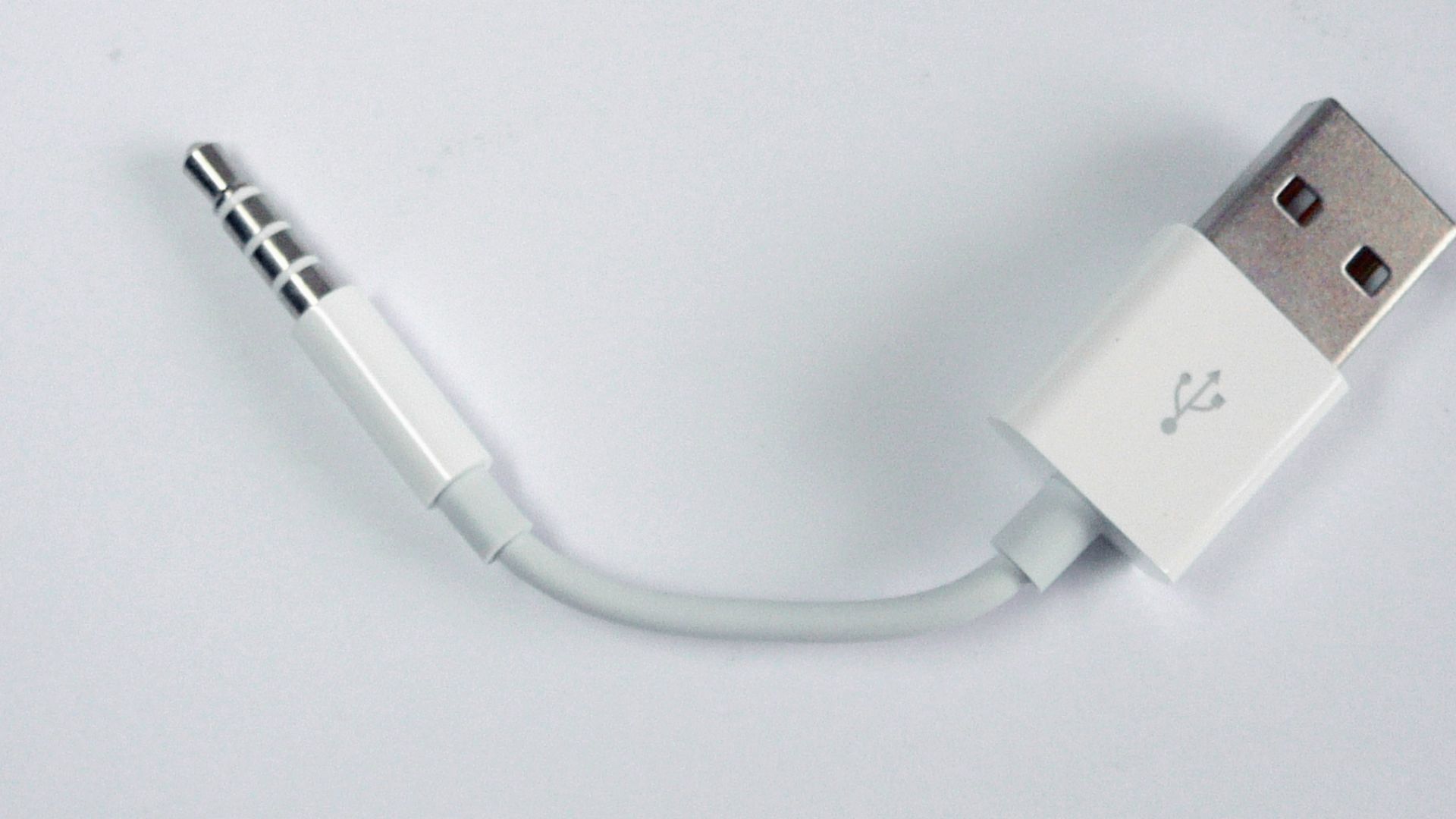 2. Dongles Lightning to 3.5