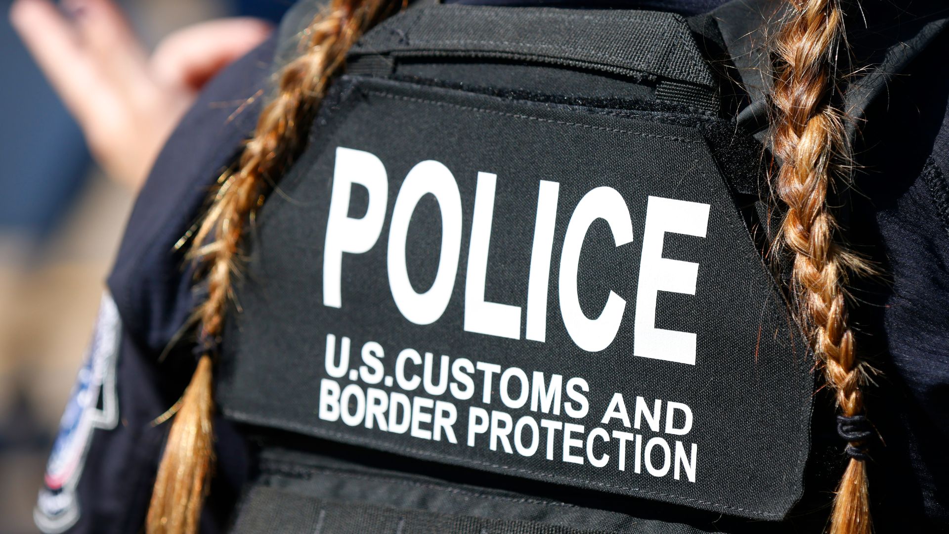 33,000 young migrants
