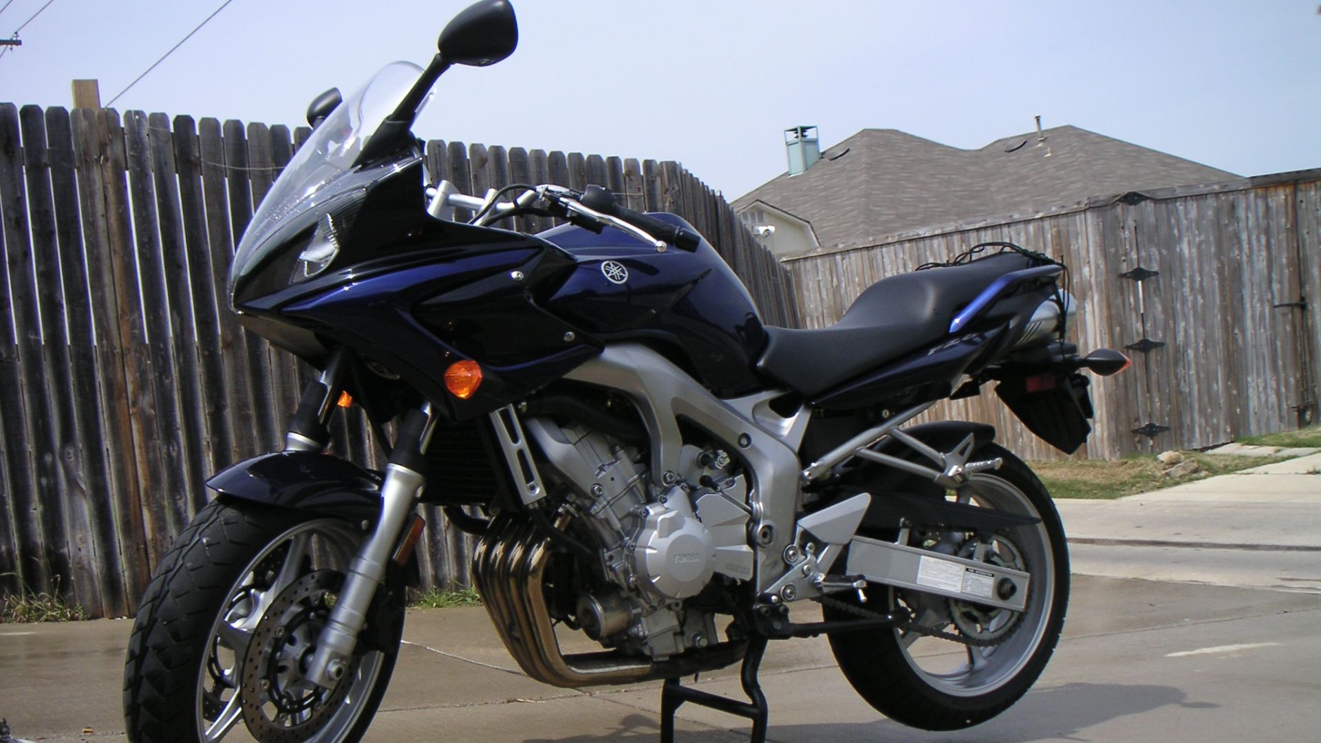 1. 2004 Yamaha FZ6