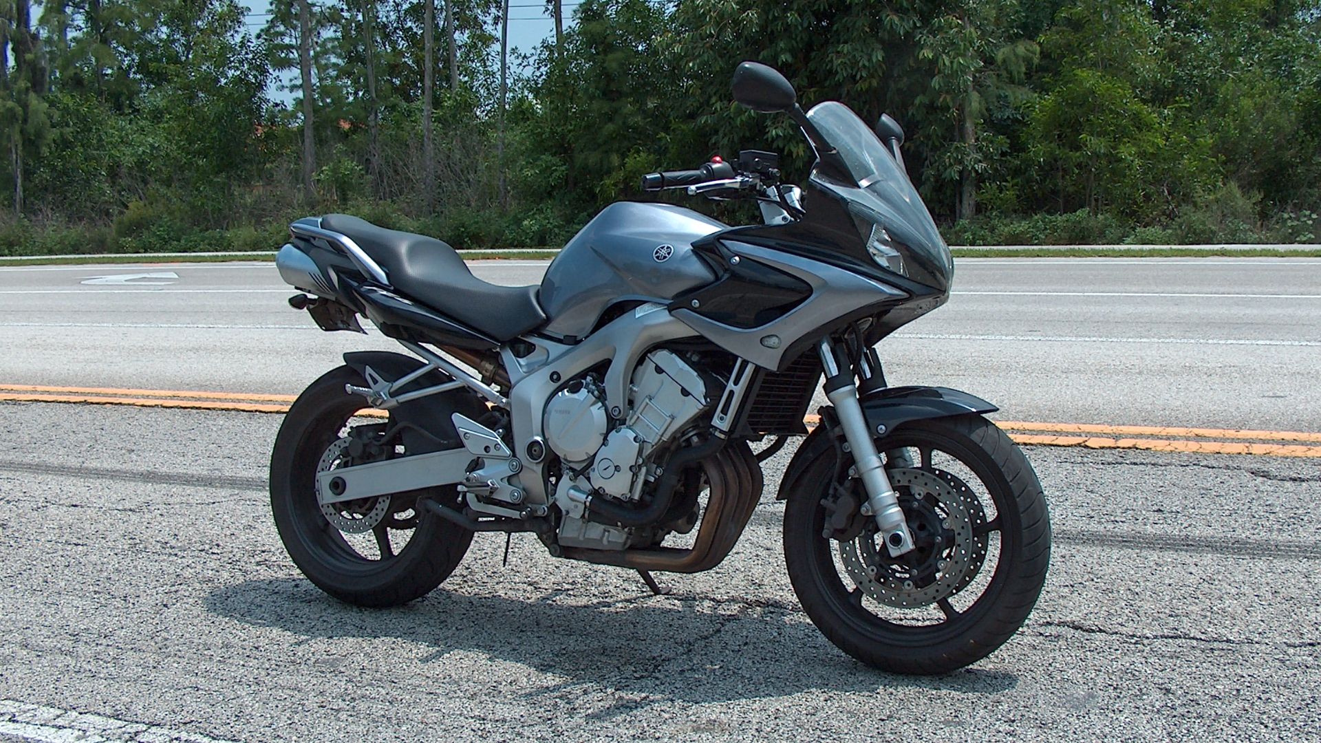 9. 2004-2006 Yamaha FZ6