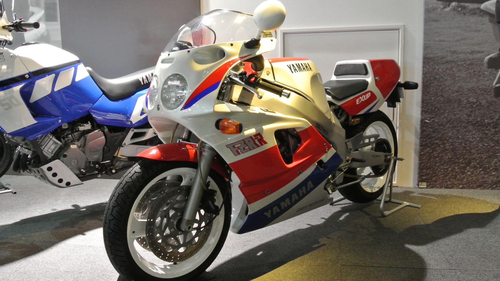7. Yamaha FZR750R OW01