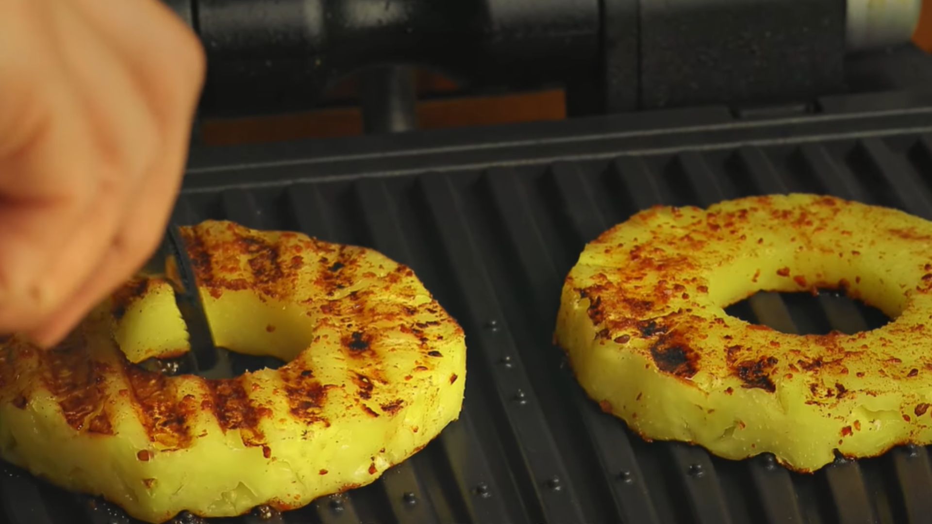 1. Anneaux d'ananas grillés